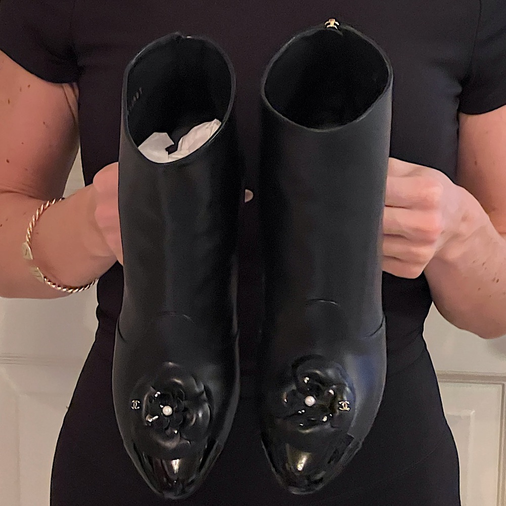 Chanel Booties soft Leather with flower and CC on toe.